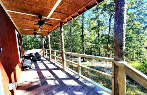 The Windstorm Cabin - Pet-friendly & a 2-person Jacuzzi hot tub! - Foto 4