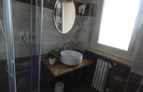 Metro Apartment - Photo 23