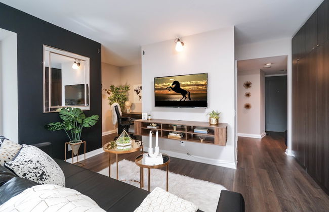 QuickStay Yorkville Condo - Yonge & Bloor - Photo 13