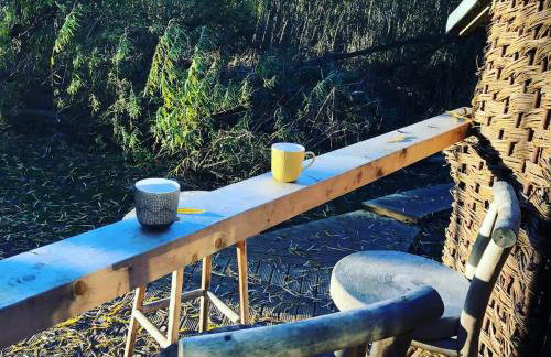 Kingfisher Riverside Glamping with private hot tub - Foto 10