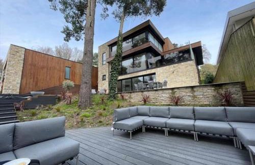 Luxury Villa - Hot Tub - Exclusive Offers - Amar Luxury Stays - Photo 48