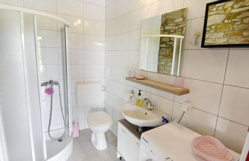 Villa with private pool and garden retreat - Foto 40