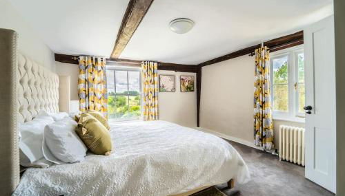 Large 5-Bedroom Farmhouse Sleeps 10 with Parking and Wifi - Foto 2