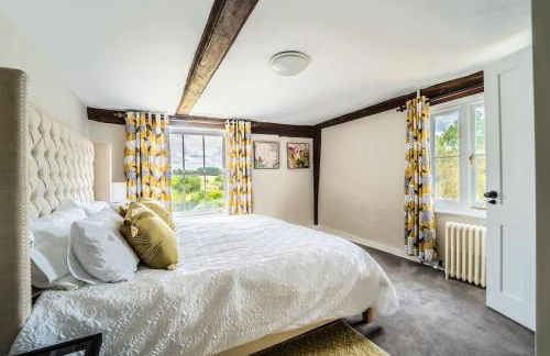 Large 5-Bedroom Farmhouse Sleeps 10 with Parking and Wifi - Foto 2