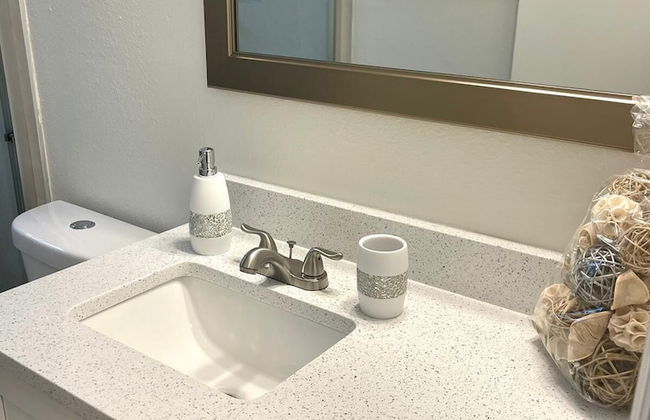 Three Bedroom Apartment #5 -- 5003 LBC -- Vusa Three Bedroom Condo Apartment - Foto 22