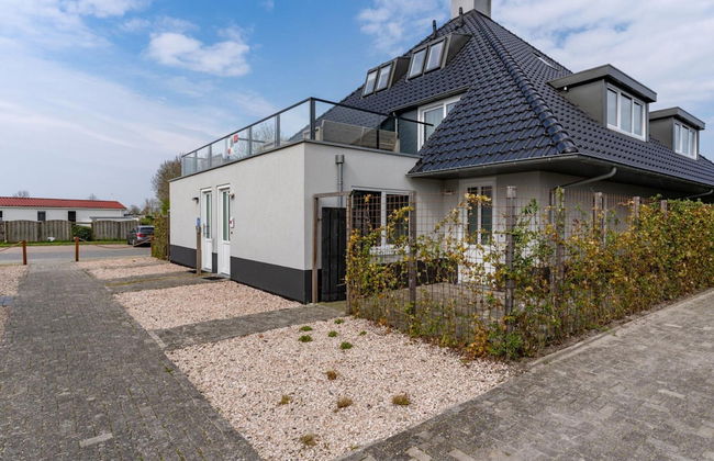 Holiday Home in Sneek With Waterfront Jetty - Foto 1