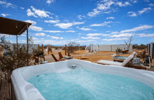 Romantic Desert Escape - Stargazing Dome, Hot Tub, Fire Pit, Hammocks, Cowboy Pool - Foto 67