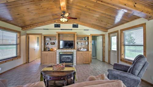 Pet-Friendly Efficiency Cottage with Pool! - Foto 4