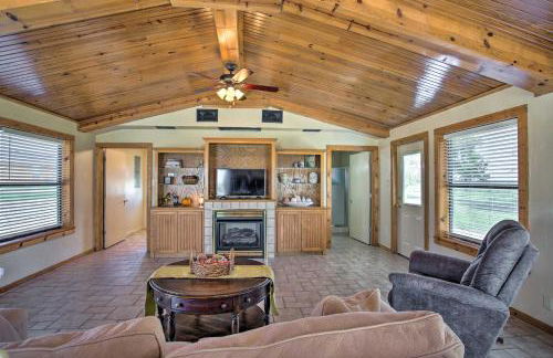 Pet-Friendly Efficiency Cottage with Pool! - Foto 4