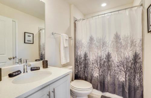 Frederick Townhome with Balcony, Close to Parks! - Foto 16