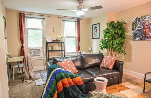 Chic 4BR Dwelling with Backyard in Philadelphia - Foto 35