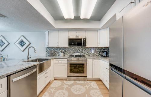 Beachfront Condo with Pool in Redington Shores - Foto 11