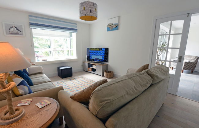 Valley Retreat - Peaceful Location, Walk to Beach, Parking - Photo 13