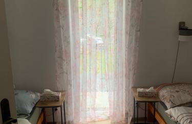 Domek w lesie blisko rzeki - Foto 10