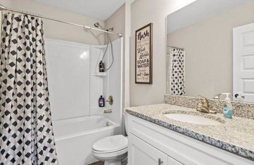 Pet-friendly, Heated Pool, Close to Everything 3 Bedroom Home - Foto 17