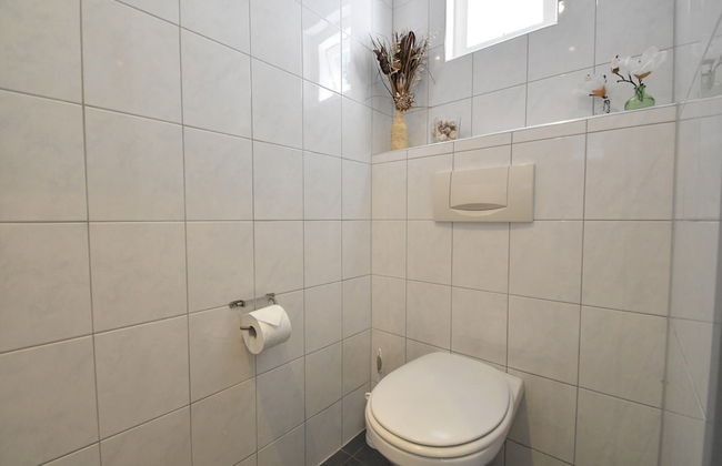 Cozy Holiday Home in Zonnemaire Near Lakebeach - Photo 46