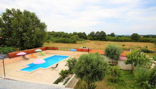 Sunny apartment with pool - Foto 3, Garden view