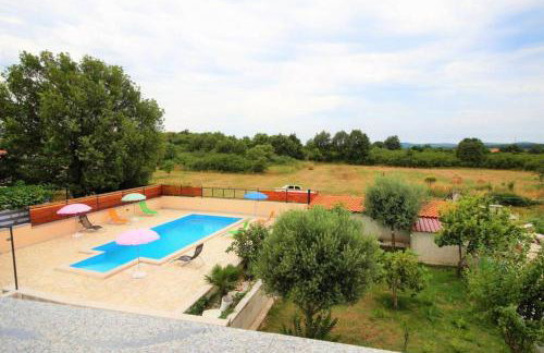 Sunny apartment with pool - Foto 3