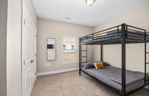 Modern 2BR 2BA New Build Condo with Garage & Patio - Foto 36