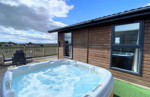 Benarty 11 with Private Hot Tub - Fife - Loch Leven - Lomond Hills - Pet Friendly - Photo 17