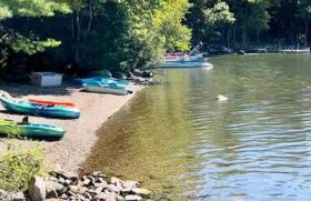 Lakefront Cottage on Brewer Lake - Foto 1