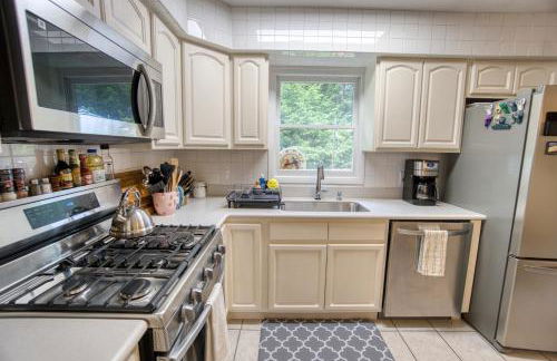 Catskills Getaway 3BR Retreat with Media Room, Near Casino, Bethel Woods and More - Foto 29