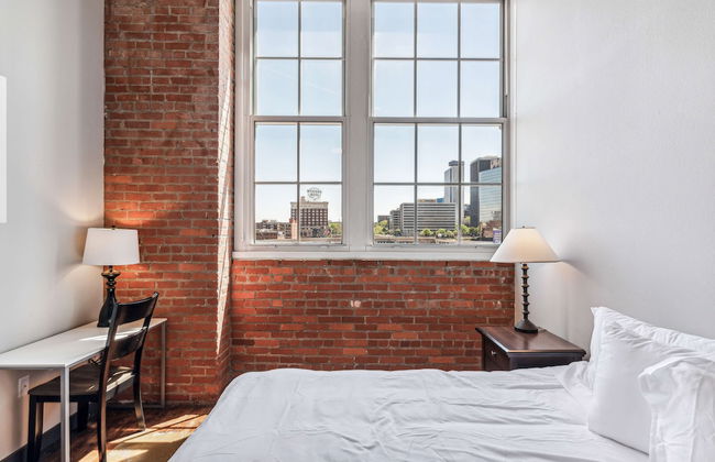 Luxury Historic Loft with Gym - Photo 59