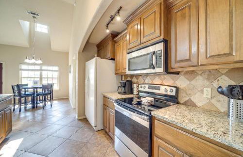 Central Bentonville Home with Fenced Yard! - Foto 9