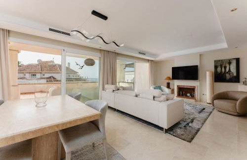 Luxury Beachfront Penthouse Marbella - heated pool & seaviews - Photo 3