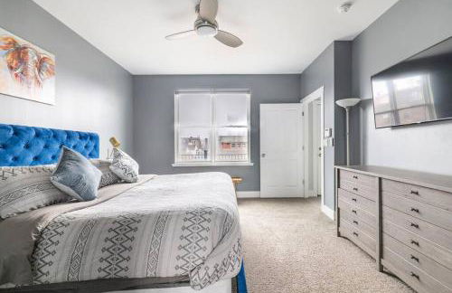 Family-Friendly 4BR Retreat Sleeps 12, Private Yard, Garage, Close to Stadiums, Casino & Downtown - Foto 4