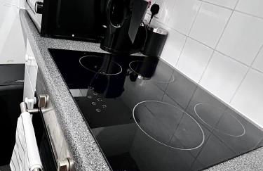 Stylish 2-Guest Studio with Netflix, Prime - FREE WIFI & FREE PARKING - Aroluchi Ville - Foto 5