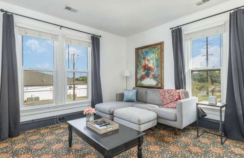 Spacious upstairs 1bed- Walking distance to Beach outlet mall - Photo 13