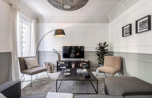 Zambrano - 4 bedrooms and office in Trafalgar - Photo 5