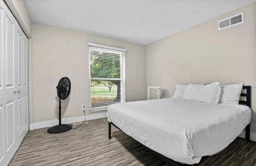 The Ultimate Rochester Getaway Cozy & Inviting - Foto 19