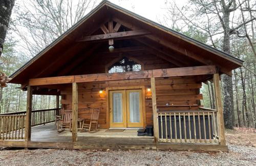 Romantic, pet friendly cabin with private hot tub, washer/dryer and full kitchen Studio Cabin by RedAwning - Foto 2