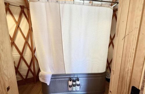 Yurt Overlook #09 with AC and Private Bath 2 Kings - Foto 11