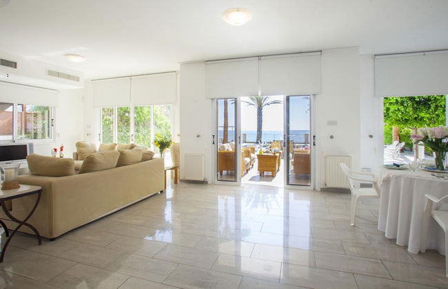 Sunset Beachfront Villa Meneou - Foto 13