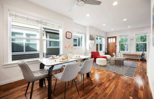 Rare 3BR Modern Urban Escape Private Garage - Foto 18