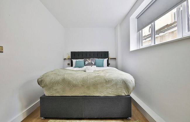 North Road New Luxe Flats with Parking - Photo 34