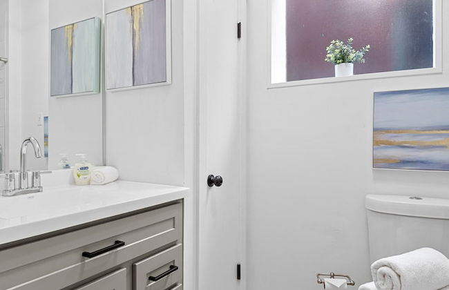 Cozy Family Getaway - JZ Vacation Rentals - Photo 19