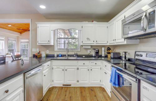 Lakefront Home with Private Boat Dock on Lake Lanier - Photo 5