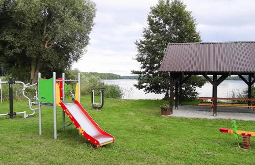 Lakeside holiday home, private garden - Photo 22