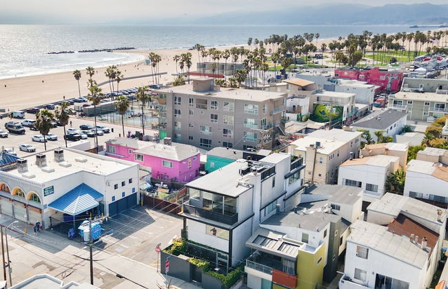 Venice View by Avantstay Walk to Venice Beach Rooftop, Ice Bath, Luxe Design - Photo 43