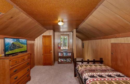 Sunshine Cabin - Cozy 2-Story Getaway - Photo 40