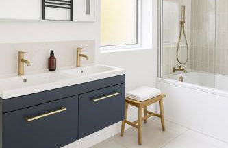 Stunning 5 bed house in enviable location - Photo 13