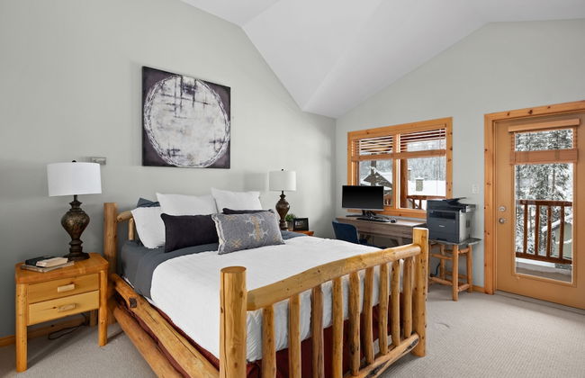 MODERN 4,500 sqft Ski Chalet: 5 Br + 6 Ba | Pool Table | Pool + PRIVATE Hot Tub - Photo 4