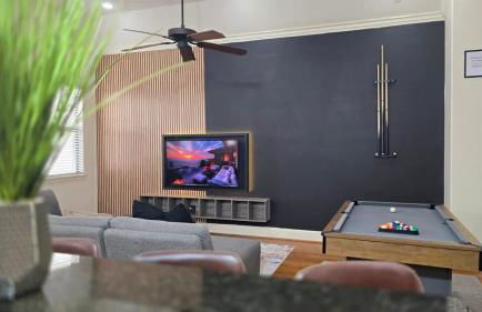 Game & Soak Retreat 3BR Private Jacuzzi Pool Table - Foto 4