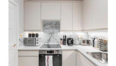 Luxe Minimalist 1-Bed Flat : 7 Mins from Station - Foto 4, stove, toaster, minibar