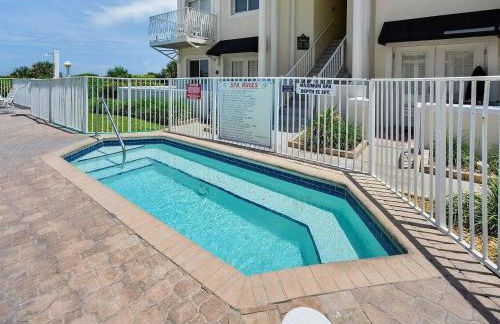 Enchanting 2-Bedroom Ground Floor Beach Condo at Cape Canaveral WiFi & AC - Foto 43