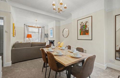 Countess House, Northampton - Stylish Modern 2-Bedroom House with Garden - Free Parking - Foto 15